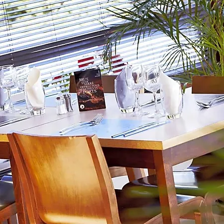 Kyriad Geneve St-genis-pouilly 酒店 3*