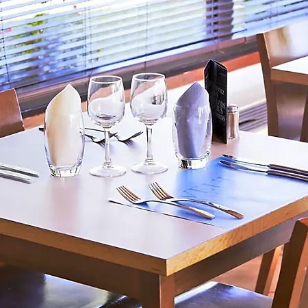 Kyriad Geneve St-genis-pouilly 3* 圣热尼普伊