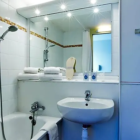 Hotel Kyriad Geneve St-genis-pouilly 3*